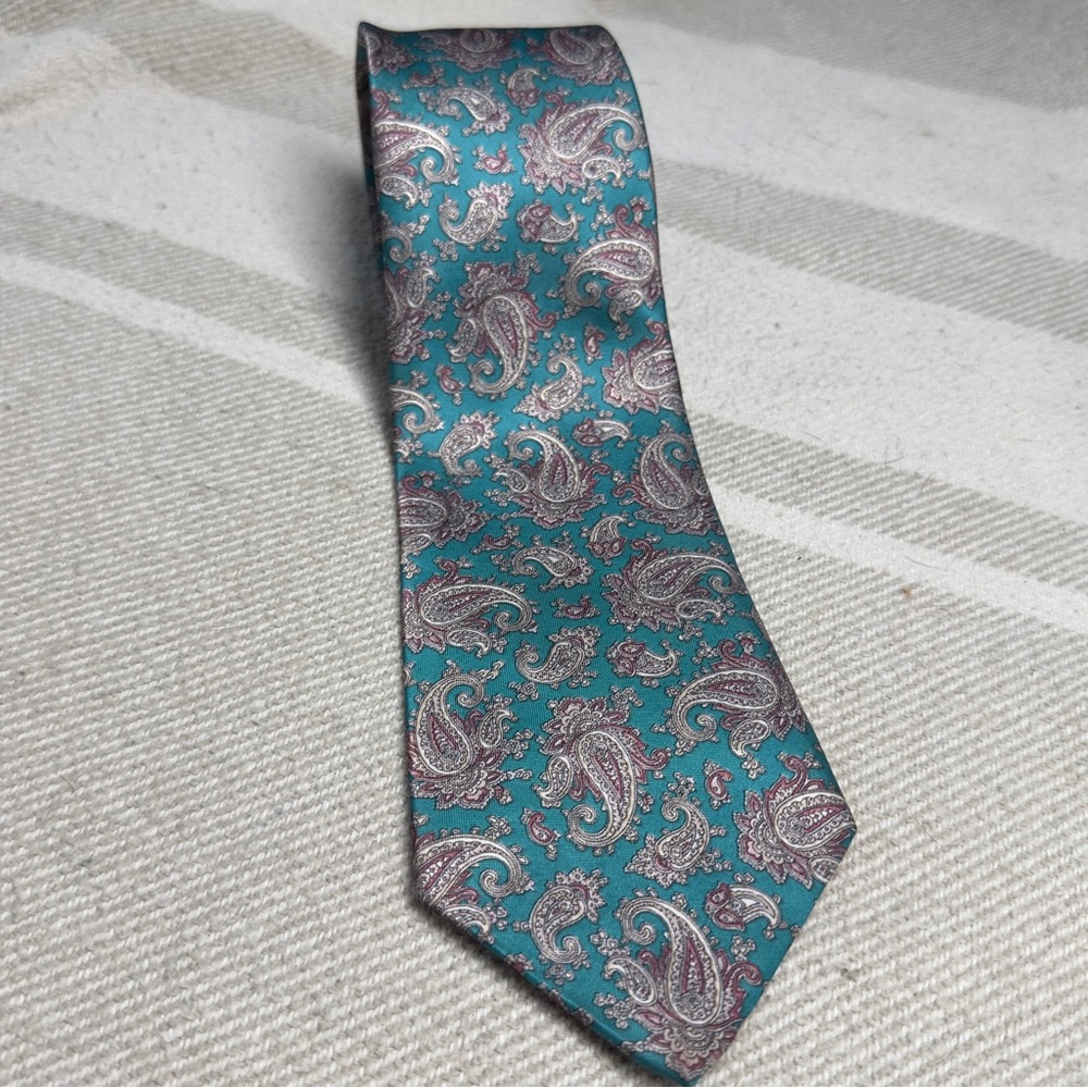 Thornhill Elegant Paisley Polyester/Silk blend Tie in Teal and Purple